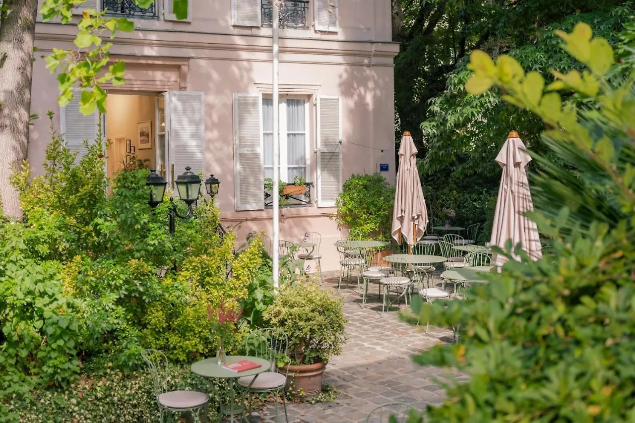 Hotel Des Grandes Ecoles Paris 3*,